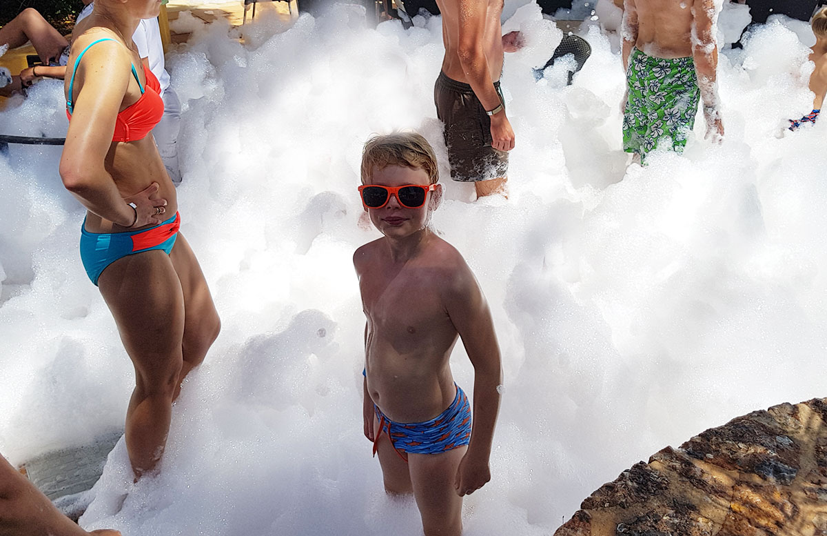 10-Tipps-für-den-Ibiza-Urlaub-mit-Kindern-schaumparty-lenny