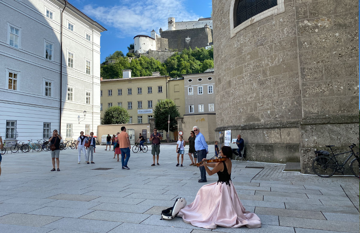 24-Stunden-in-Salzburg-Ausflugstipps-für-Familien-geigenspielerin
