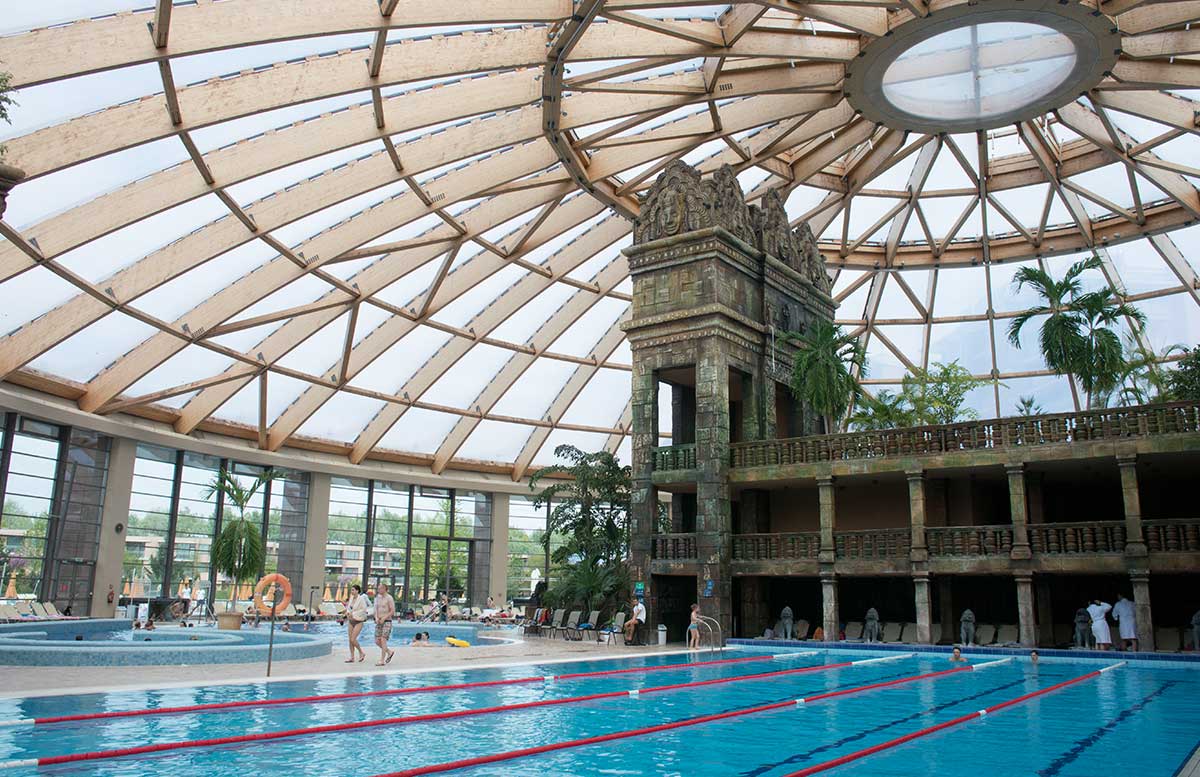 Aquaworld Resort Budapest und der Water Park tempel und sportbecken