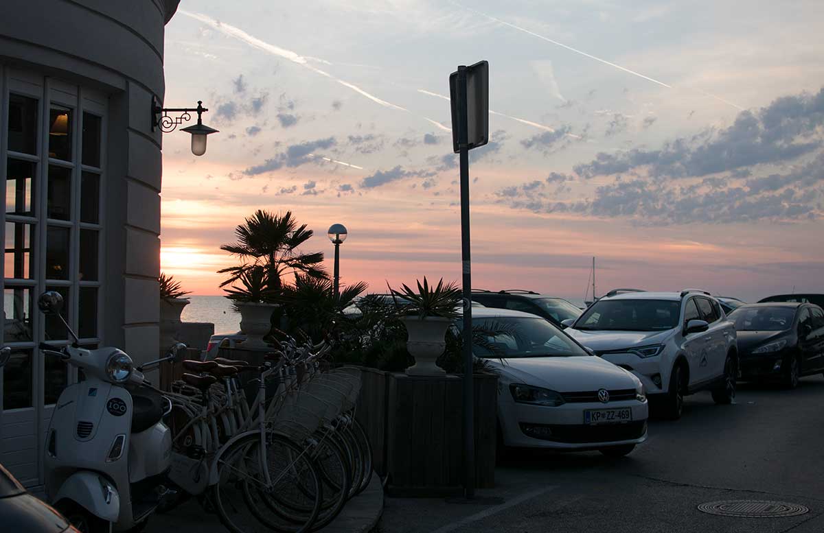 Ausflug-zum-Meer-Portorož-und-die-Altstadt-in-Piran-sonnenuntergang-mit-auto