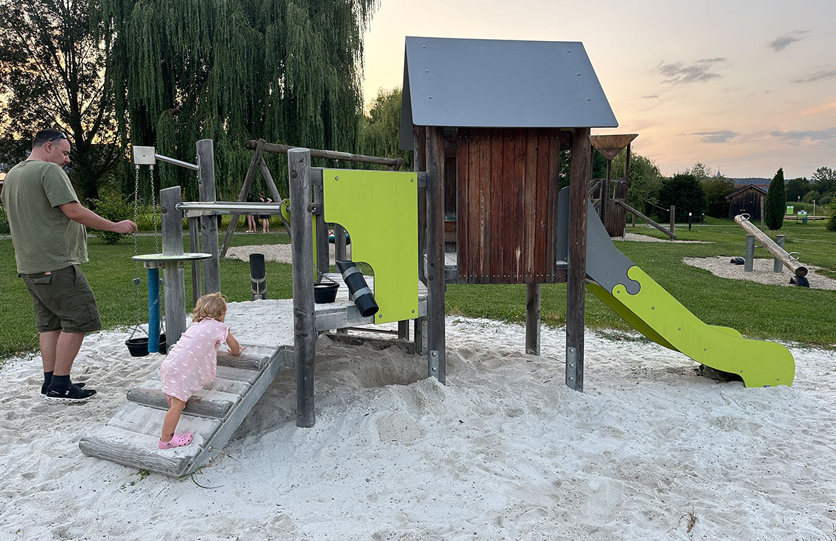 Clamping-im-Vital-CAMP-Bayerbach-kleinkinder-spielplatz