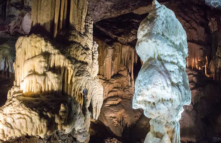 Die-Höhle-von-Postojna-brillant-fünf-meter-juwel