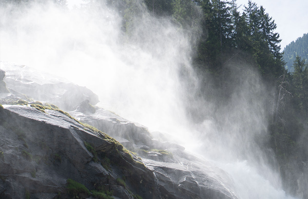 Die-Krimmler-Wasserfälle---die-größten-Wasserfälle-Europas-wasserfall-nebel