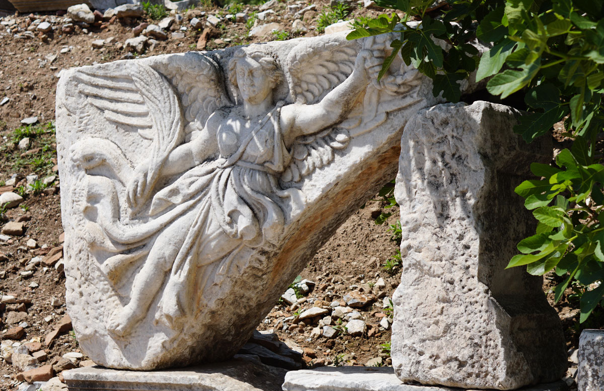 Die Ruinen von Ephesos nachts beleuchtete straße nike