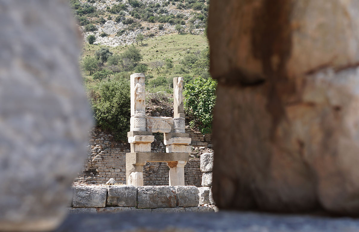 Die-Ruinen-von-Ephesos-turm