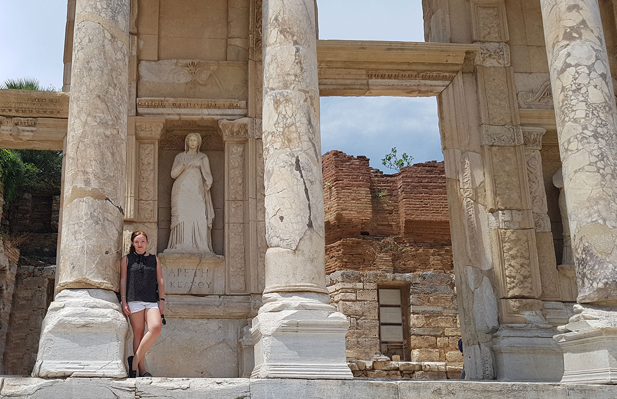 Die Ruinen von Ephesos celsus Bibliothek statue