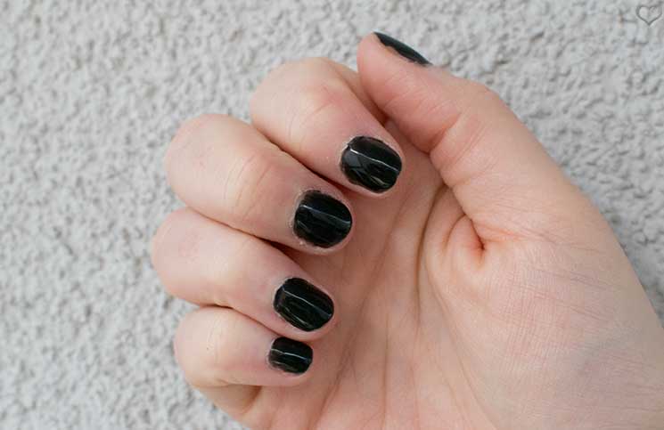 French-Manicure-mit-Sensationail-Gel-Nagellack-schwarze-nägel