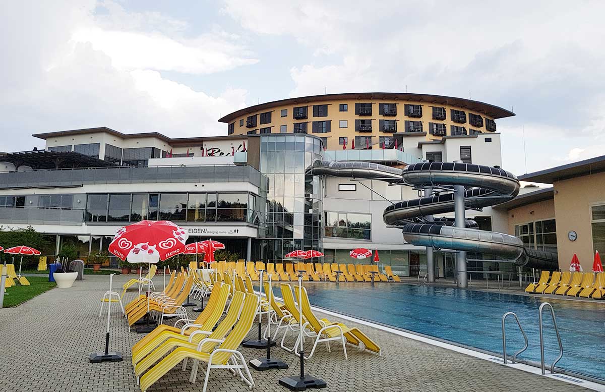 Hotel Allegria Resort Stegersbach by Reiters poolbereich aussen mit rutsche
