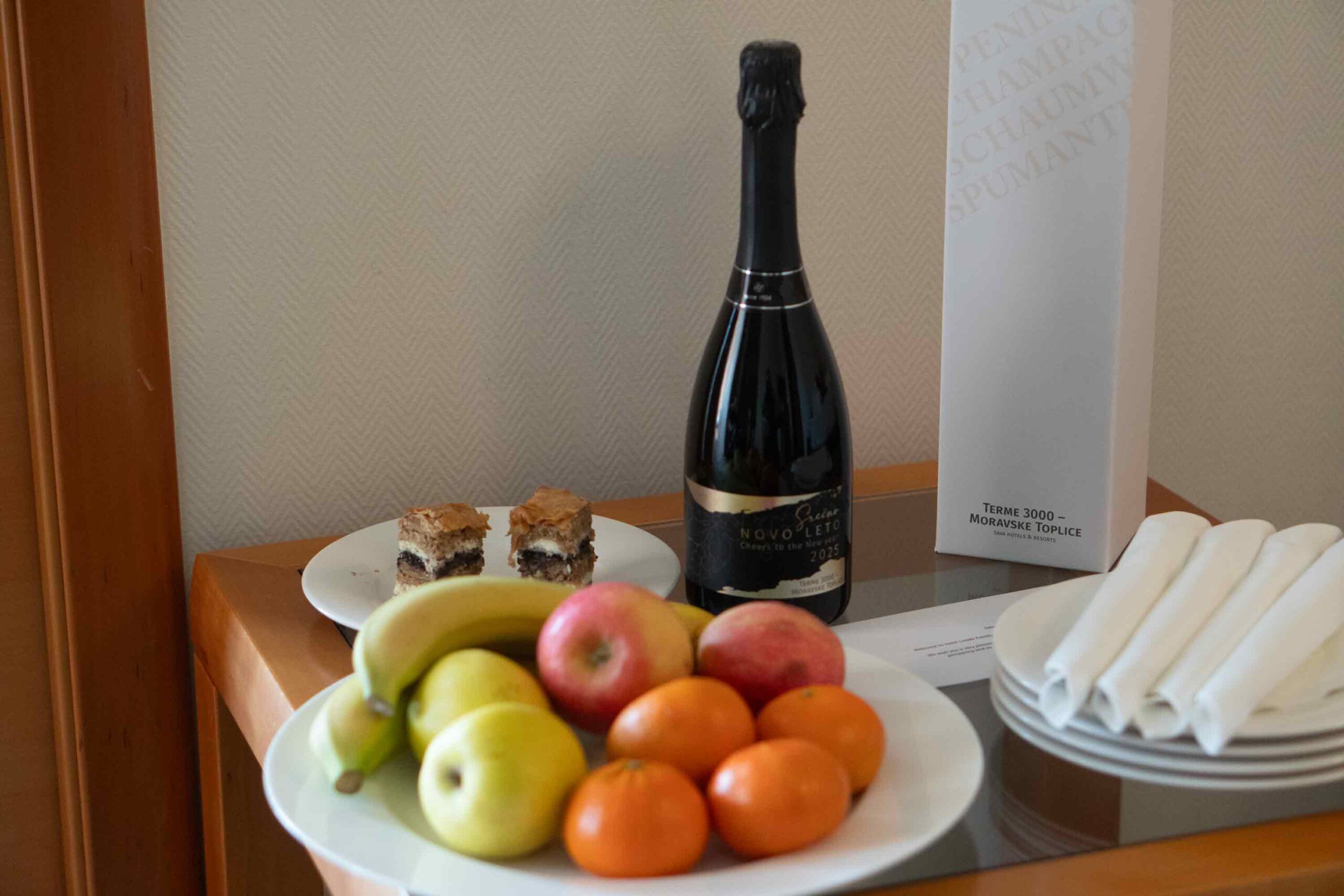 Hotel-Livada-Prestige-und-die-Terme3000-sekt-und-kuchen