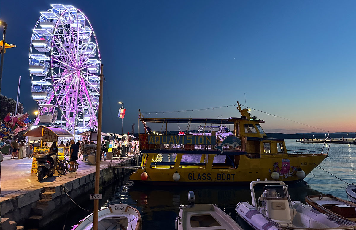 Kvarner-Palace-in-Crikvenica-Kroatien-riesenrad-glassboat