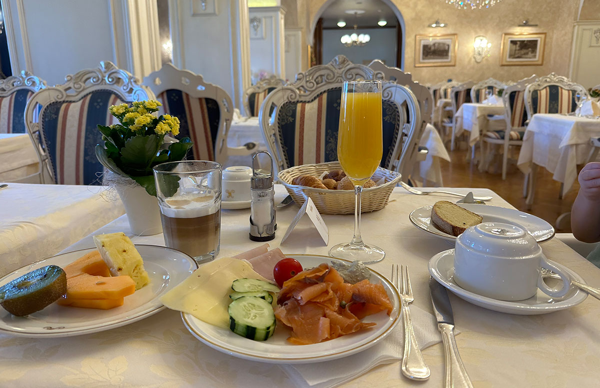 Kvarner-Palace-in-Crikvenica-Kroatien-sekt-frühstück