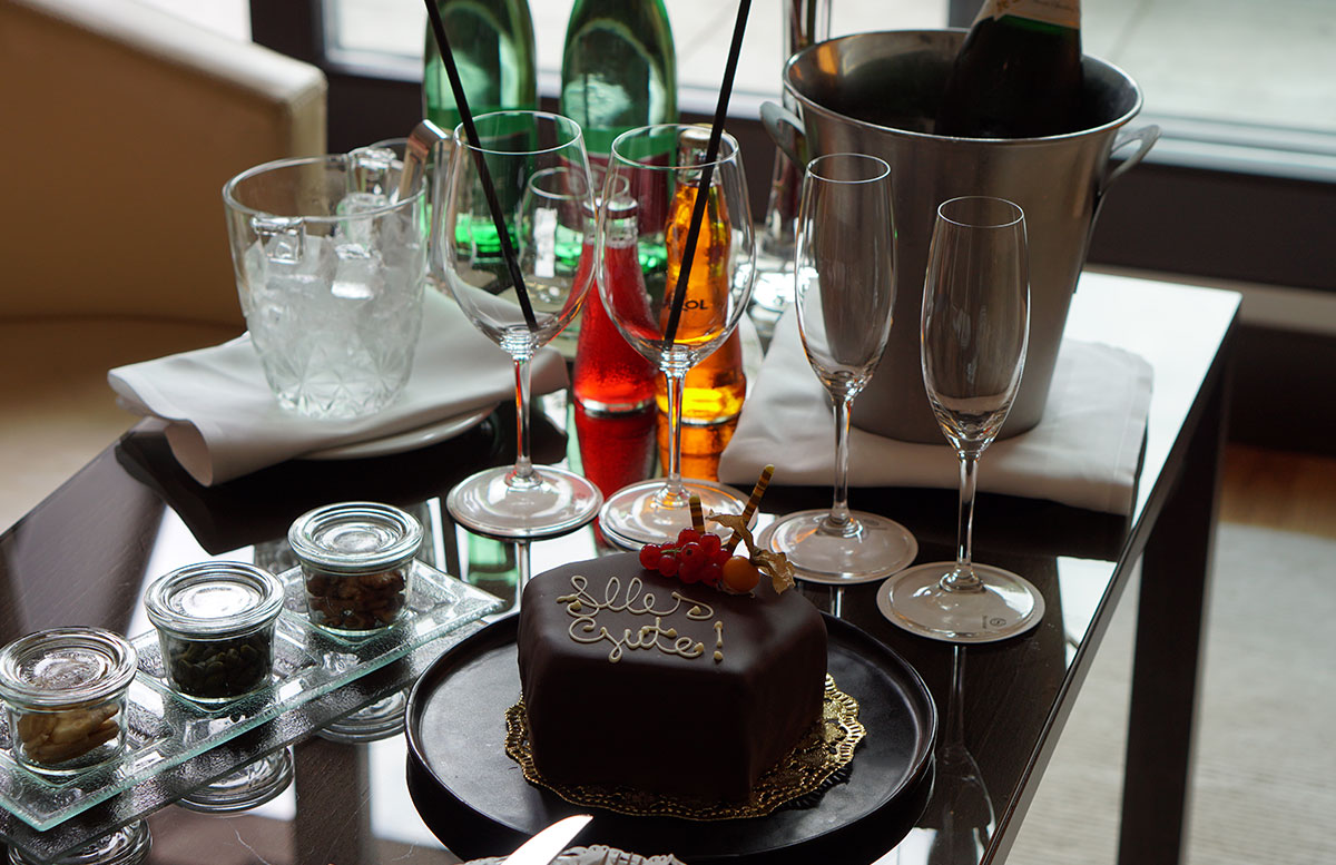 Mein-Geburtstag-im-Sheraton-Grand-Hotel-Salzburg-torte