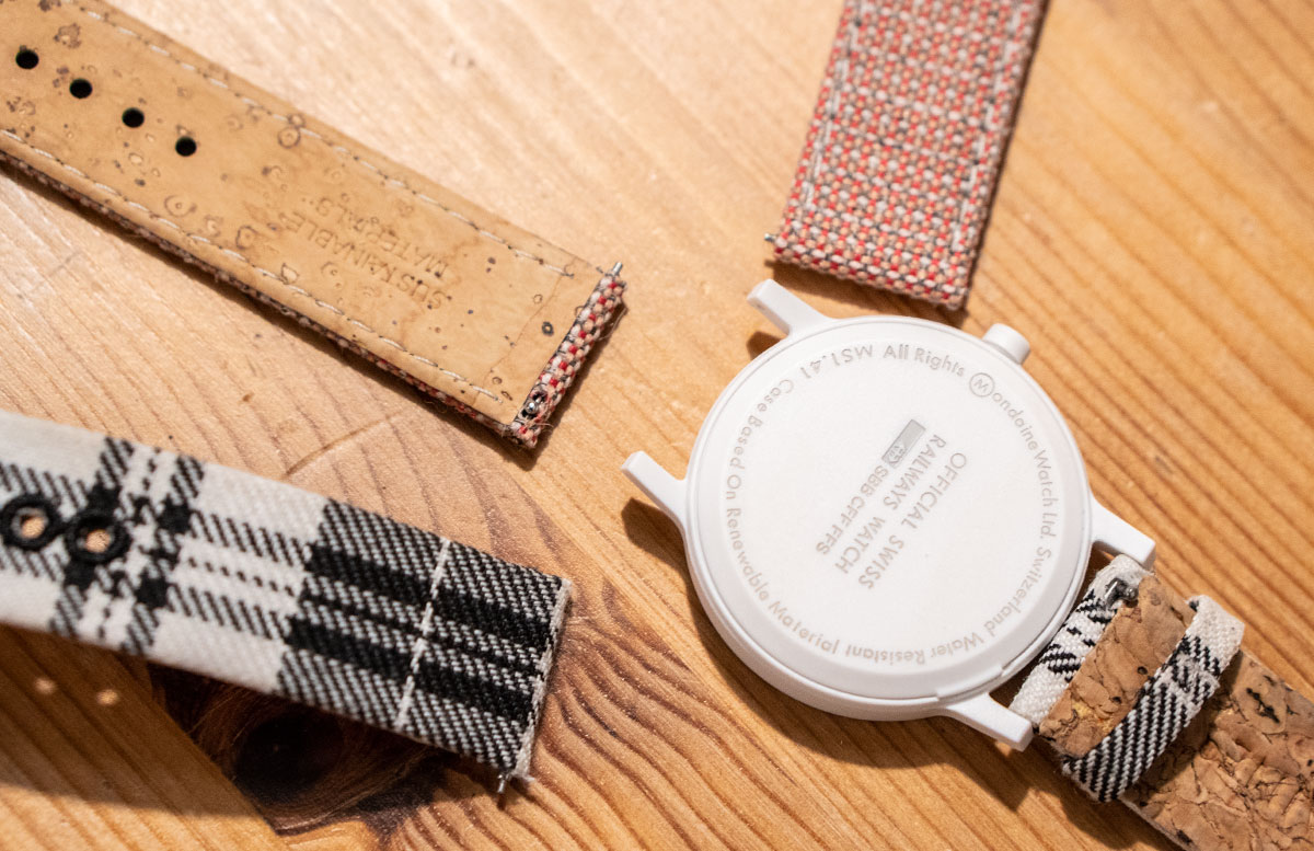 Mondaine-essence-Winter-Uhrenkollektion-2019--verschiedene-armbänder-wechselbänder-abmontieren