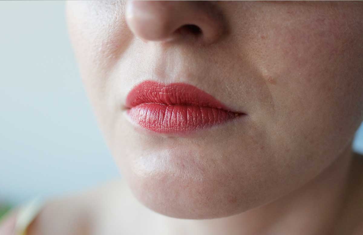 Nivea Labellino - Beauty Favorit des Monats Marionnaud Crayon Baume Velvet erdbeerrot auf den lippen