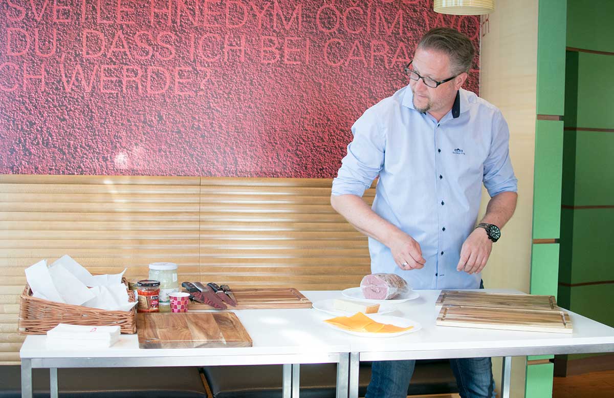 Das perfekte Pastrami Weckerl by Oliver Hoffinger pastrami sandwich vorbereitung