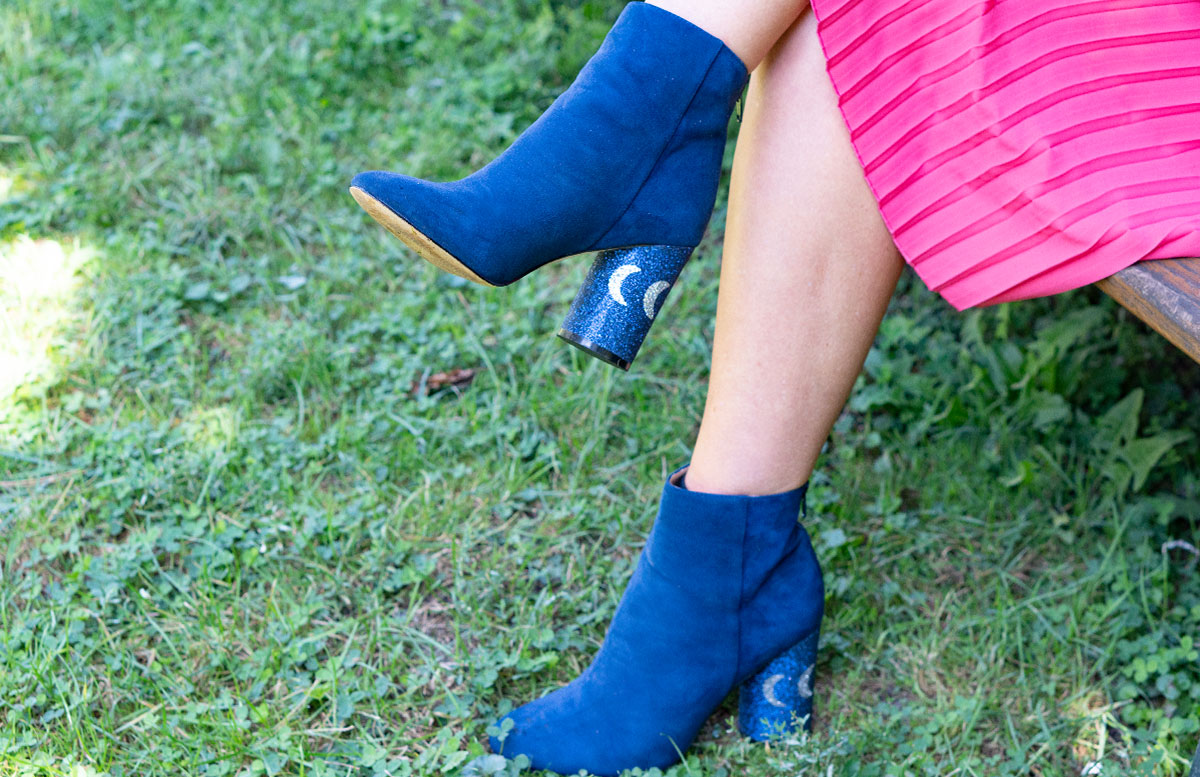 Outfit-Idee-Retro-Trend-Schluppenbluse--KATY-perry-stiefel