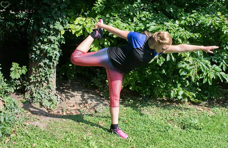 Power-Workout-mit-Puma-yoga-position-krieger