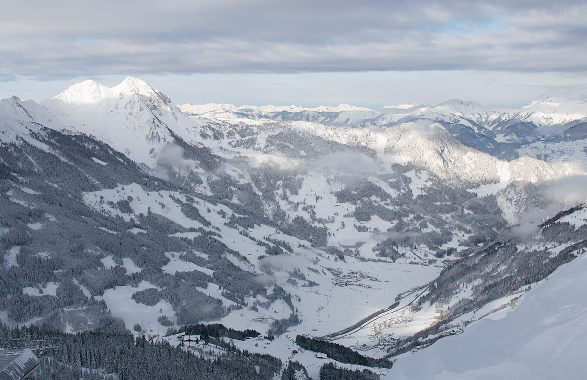 Ski-amade-made-my-Day-aufladen-in-dorfgastein-wolken-schnee