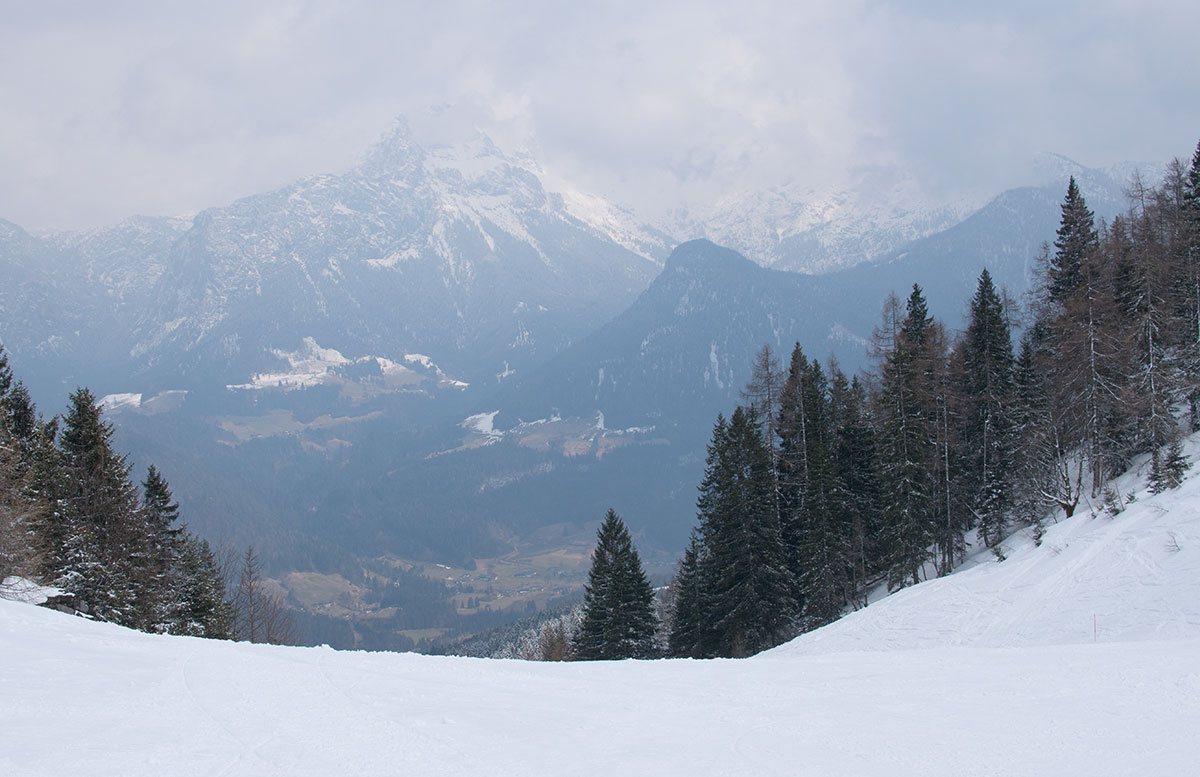 Skifahren im Salzburger Saalachtal im Familien-Skigebiet Lofer abfahrt tal
