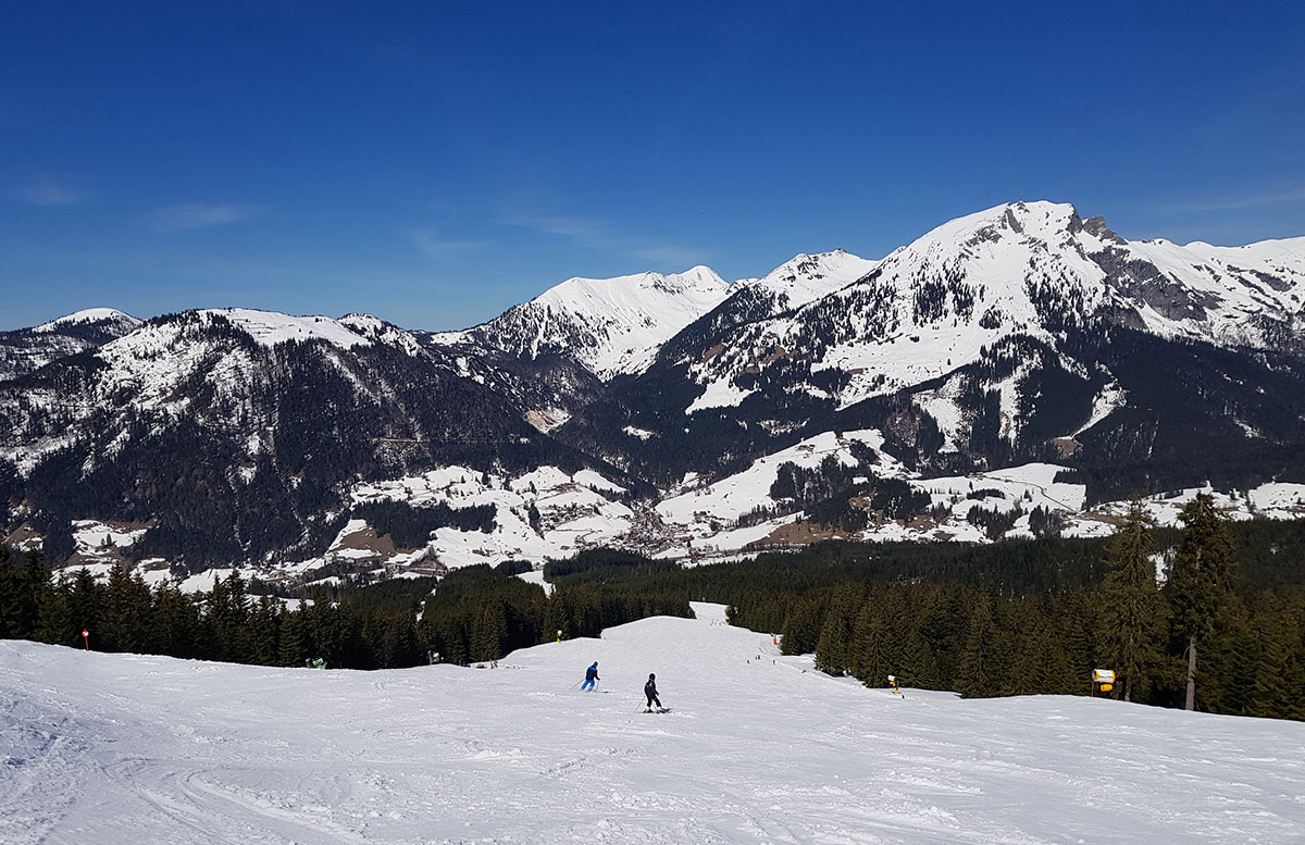 Skiregion-Dachstein-West-in-Gosau-pistenabfahrt