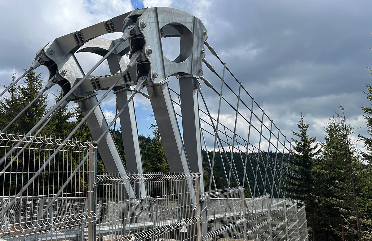 Sky-Bridge-721-die-längste-Hängebrücke-der-Welt-hängebrücke-seitlich