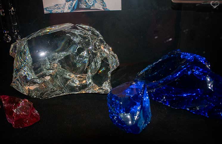 Swarovski-Kristallwelten-timeless-ungeschliffene-kristalle