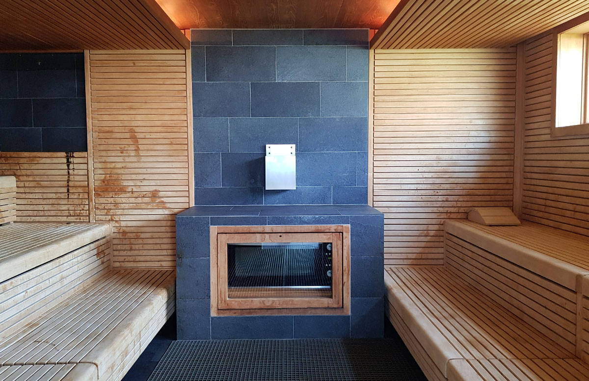 Tauern-Spa-Wasserwelt-in-Zell-am-See-spabereich-sauna-mit-ofen