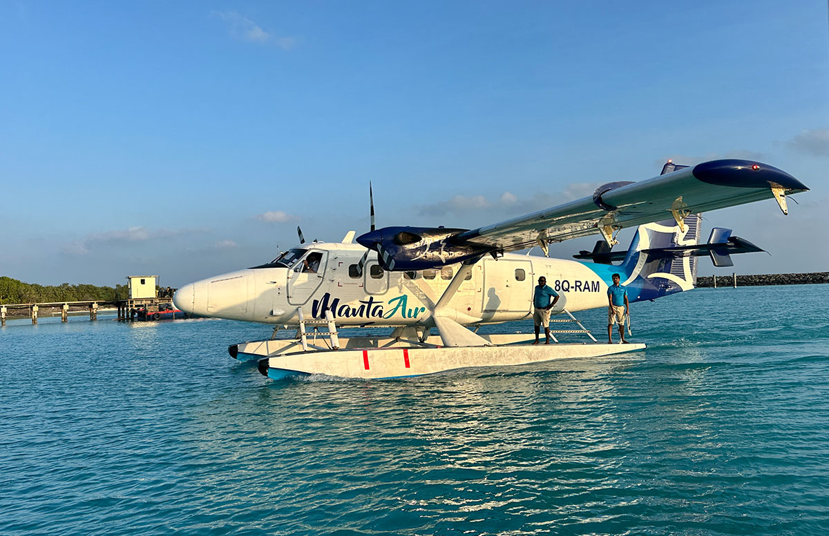 Unsere-Flitterwochen-mit-Baby-im-Amari-Raaya-Malediven-wasserflugzeug