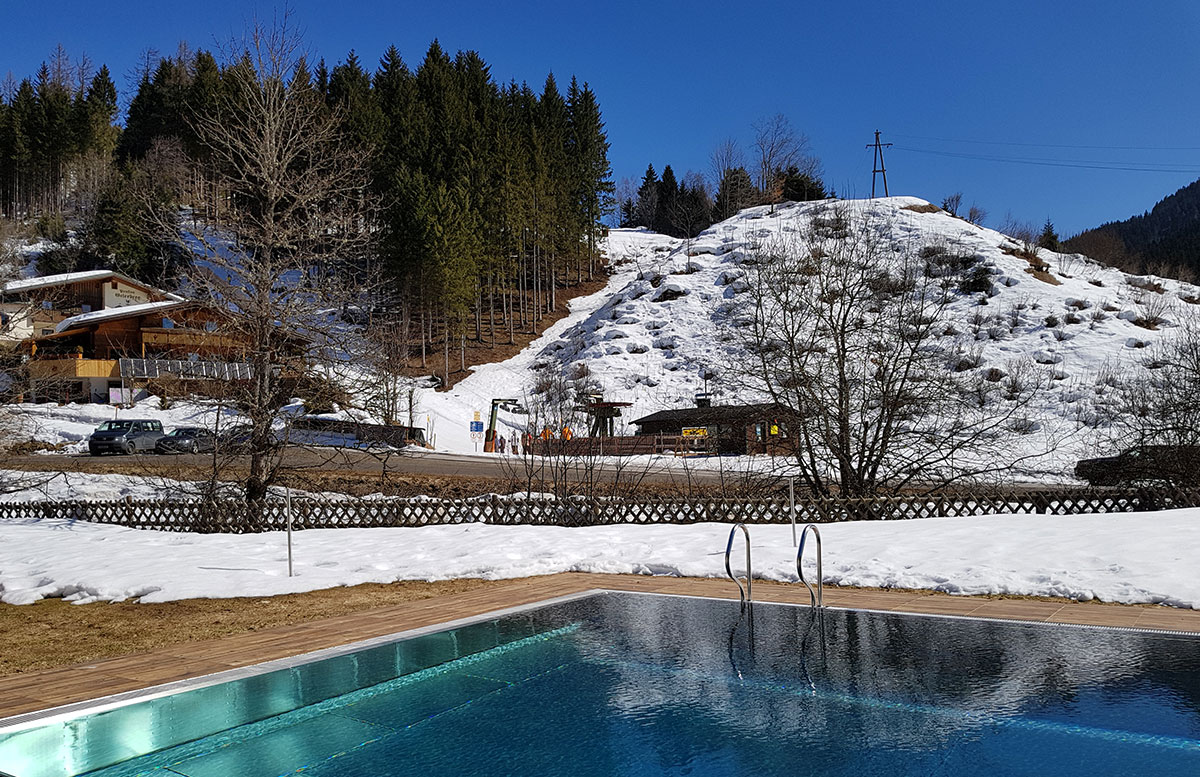 Walchhofer's-Hotel-Alpenhof-in-Filzmoos-pool-und-umgebung