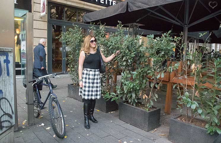 outfit-mit-sonnenbrille-und-fahrrad