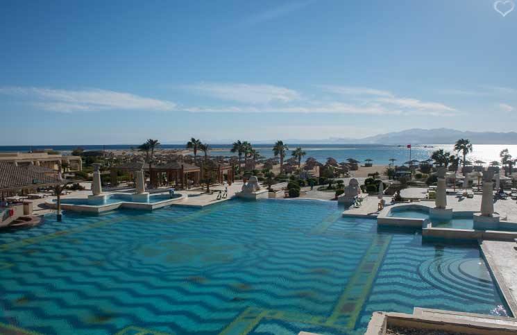 sheradon-pool-luxus-hotels-soma-bay