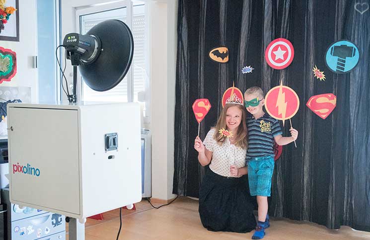superheroes Kindergeburtstag-mit-der-Pixolino-Box-fotobooth-lenny-und-vicky