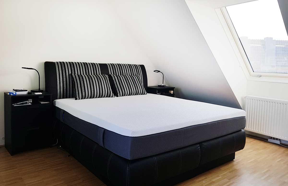 Unsere neue Wohnung - Schlafzimmer mit Dachschräge emma matratze boxspringbett
